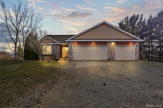 front view picture of 1563 Malibu Ct, Highland, MI. 48357