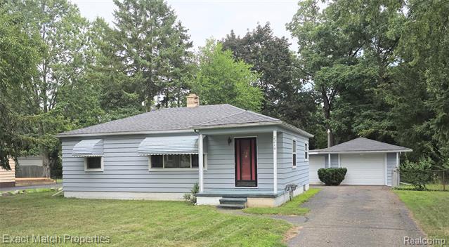 front view picture of 2214 Crane St, Waterford, MI. 48329
