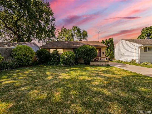 front view picture of 241 W Ann Arbor Ave, Pontiac, MI. 48340