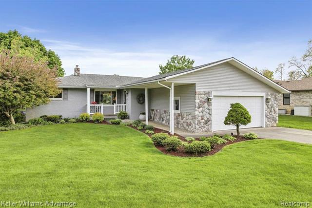 front view picture of 1184 Craven Dr, Highland, MI. 48356