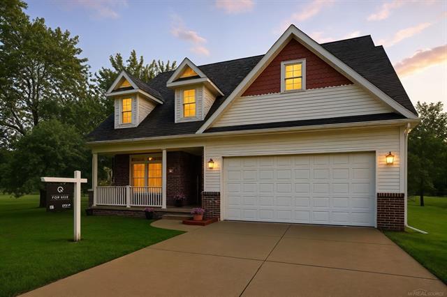 front view picture of 2685 Diane Marie Ct, Waterford, MI. 48329