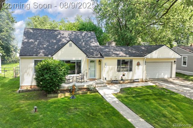 front view picture of 2813 Motorists Dr, Highland, MI. 48356