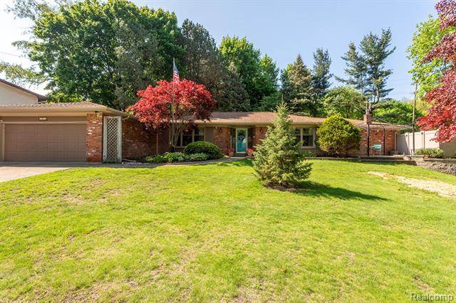 front view picture of 4371 Waverly Dr, Waterford, MI. 48329