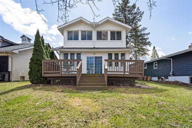 front view picture of 3000 Barnes Ave, Waterford, MI. 48328