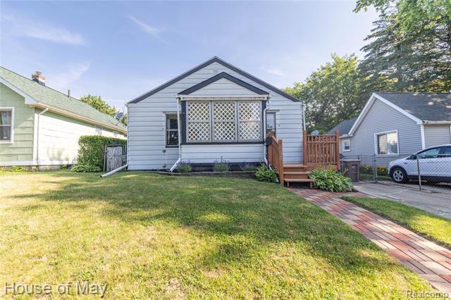 front view picture of 150 W Ann Arbor Ave, Pontiac, MI. 48340