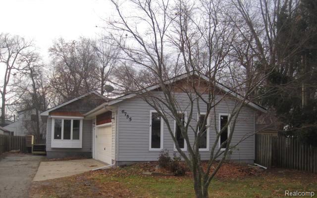 front view picture of 6755 Hatchery Rd, Waterford, MI. 48327
