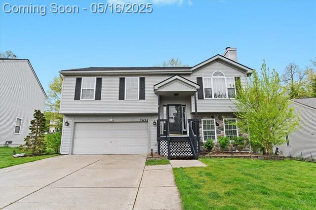 front view picture of 2694 Driftwood Dr, Waterford, MI. 48329