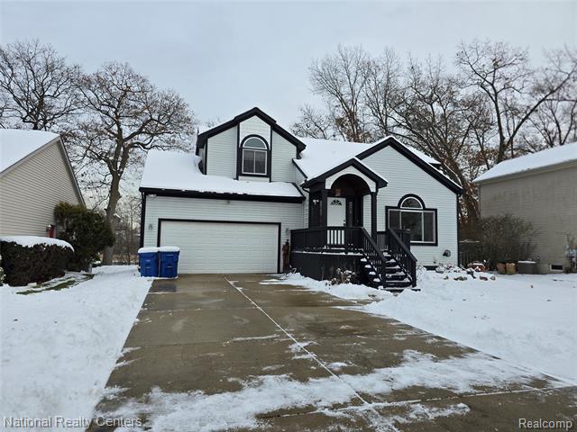 front view picture of 2727 Riverside Dr, Waterford, MI. 48329