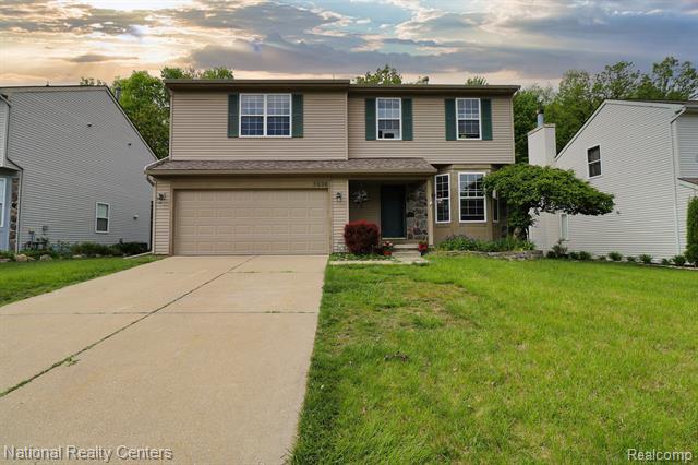 front view picture of 5626 Lockwood Dr, Waterford, MI. 48329