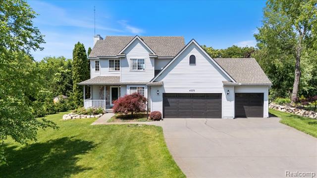front view picture of 4375 Laura Ln, White Lake, MI. 48383