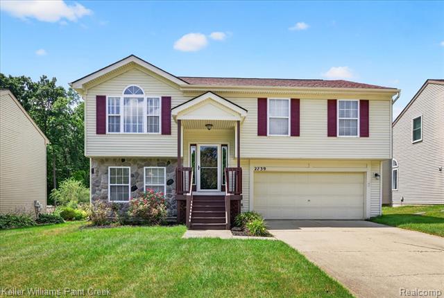 front view picture of 2739 Moosewood Dr, Waterford, MI. 48329