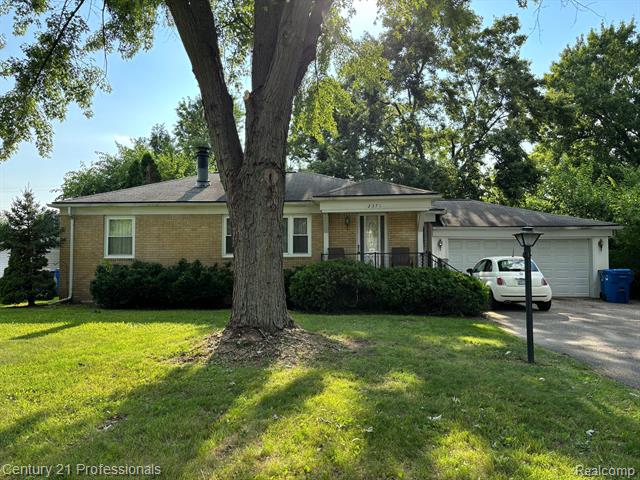 front view picture of 2371 Briggs St, Waterford, MI. 48329
