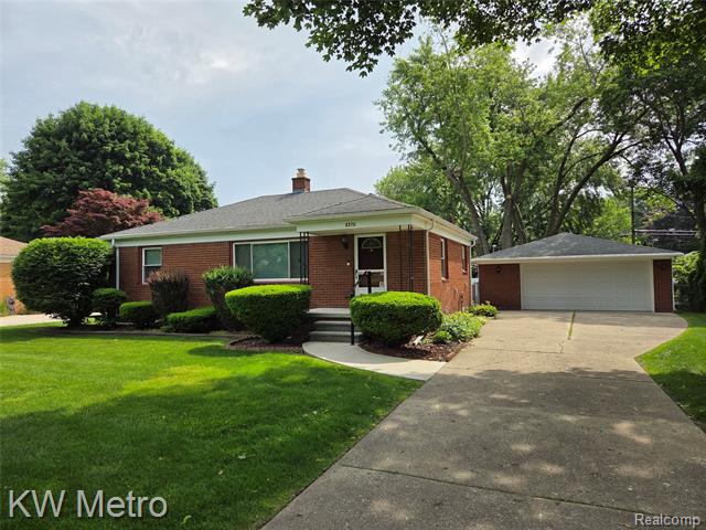 front view picture of 2370 Briggs St, Waterford, MI. 48329