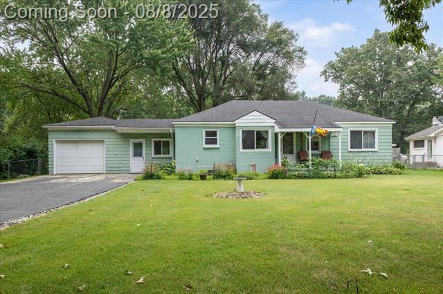 front view picture of 6175 Hatchery Rd, Waterford, MI. 48329