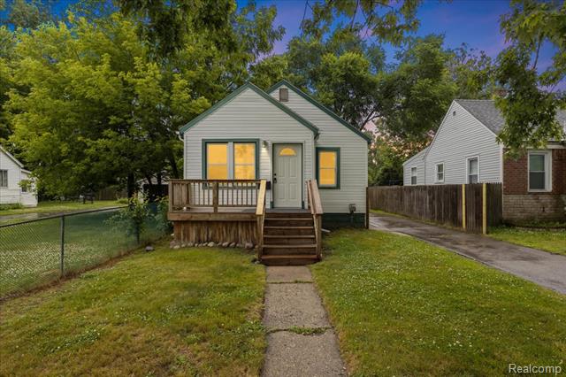 front view picture of 192 W Hopkins Ave, Pontiac, MI. 48340