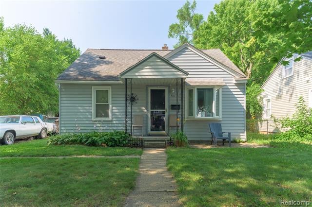 front view picture of 65 E Hopkins Ave, Pontiac, MI. 48340