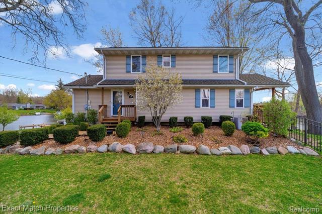 front view picture of 4160 Loch Ct, Highland, MI. 48357