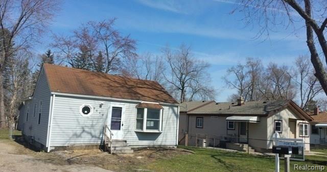 front view picture of 7230 Sandy Beach Dr, Waterford, MI. 48329
