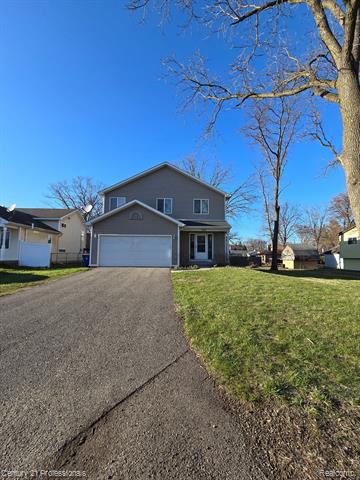 front view picture of 7280 Sandy Beach Dr, Waterford, MI. 48329