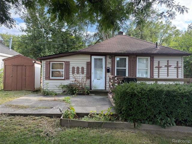 front view picture of 38 E Princeton Ave, Pontiac, MI. 48340