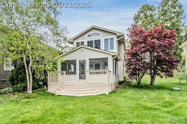 front view picture of 9047 Gale Rd, White Lake, MI. 48386