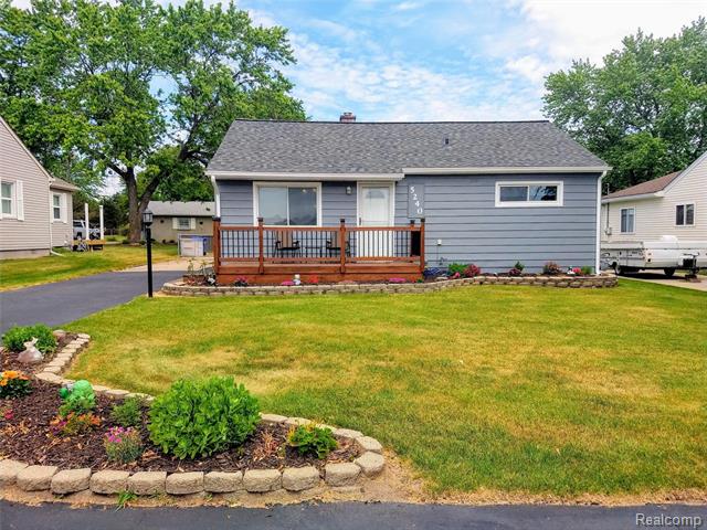 front view picture of 5240 Hatchery Rd, Waterford, MI. 48329