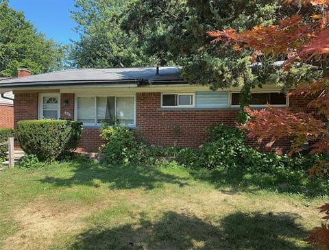 front view picture of 310 W Princeton Ave, Pontiac, MI. 48340