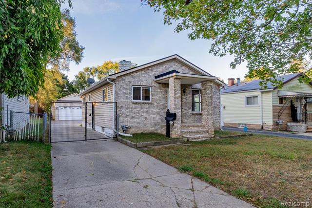 front view picture of 37 E Brooklyn Ave, Pontiac, MI. 48340