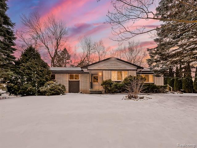 front view picture of 484 Upland Ave, Pontiac, MI. 48340