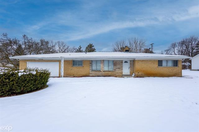 front view picture of 2482 Winkleman Dr, Waterford, MI. 48329
