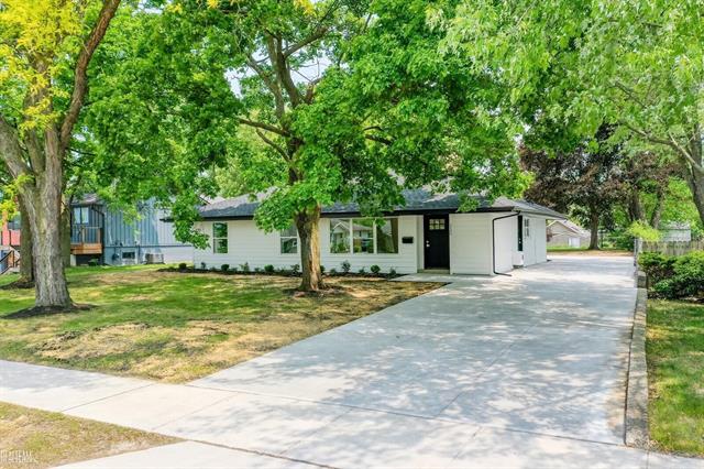front view picture of 330 N Helen Ave, Rochester, MI. 48307