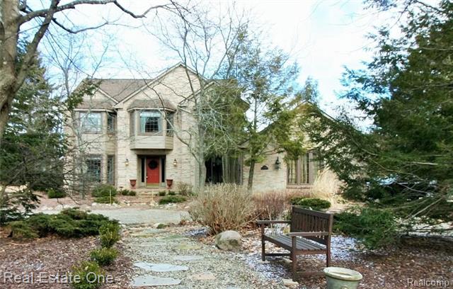 front view picture of 5386 Buckhorn Lake Rd, Highland, MI. 48357