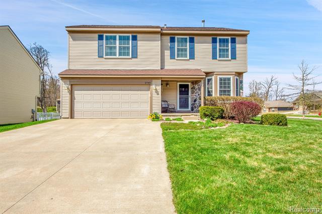 front view picture of 2745 Moosewood Dr, Waterford, MI. 48329