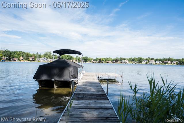front view picture of 2881 Lansdowne Rd, Waterford, MI. 48329