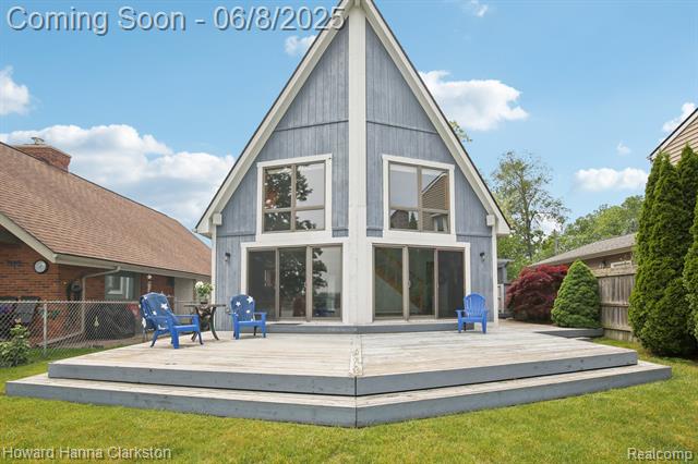 front view picture of 2734 Silverside Rd, Waterford, MI. 48328