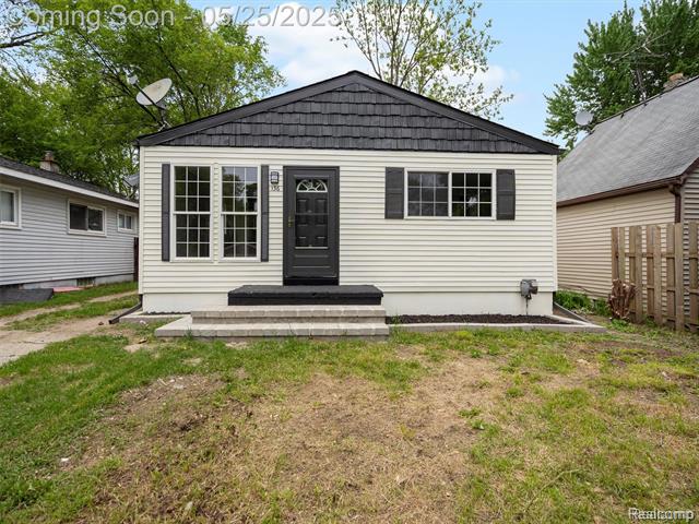 front view picture of 136 W New York Ave, Pontiac, MI. 48340