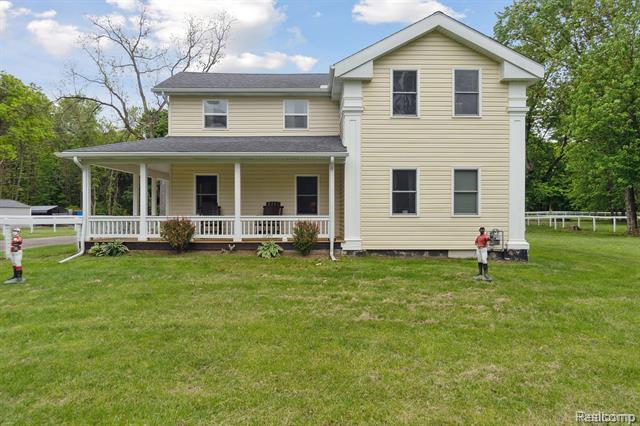 front view picture of 5160 N Milford Rd, Highland, MI. 48356