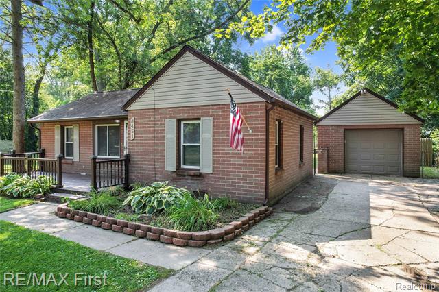 front view picture of 6451 Barker Dr, Waterford, MI. 48329