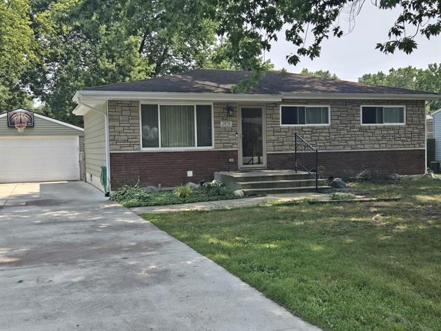 front view picture of 2870 Frembes Rd, Waterford, MI. 48329