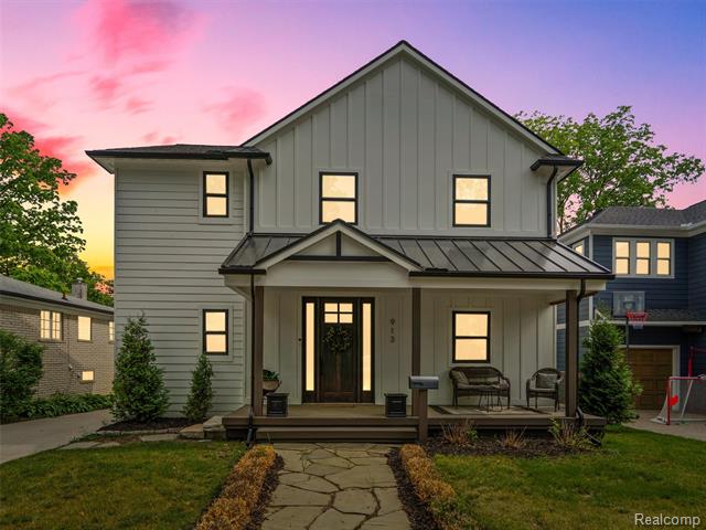 front view picture of 913 Roselawn Dr, Rochester, MI. 48307