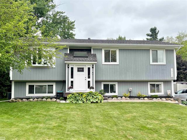 front view picture of 2925 Garfield St, Waterford, MI. 48329