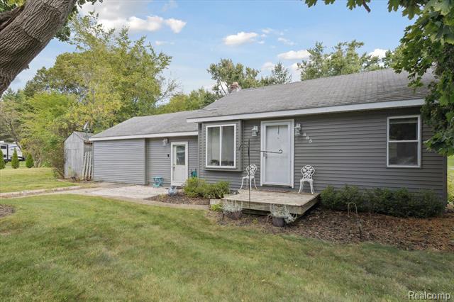 front view picture of 885 E Northfield Ave, Pontiac, MI. 48340