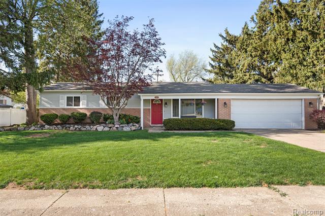 front view picture of 5874 Thornaby Dr, Waterford, MI. 48329