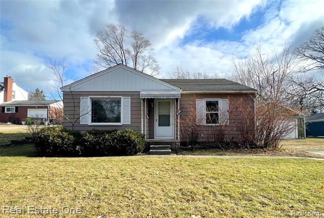 front view picture of 230 N Alice Ave, Rochester, MI. 48307
