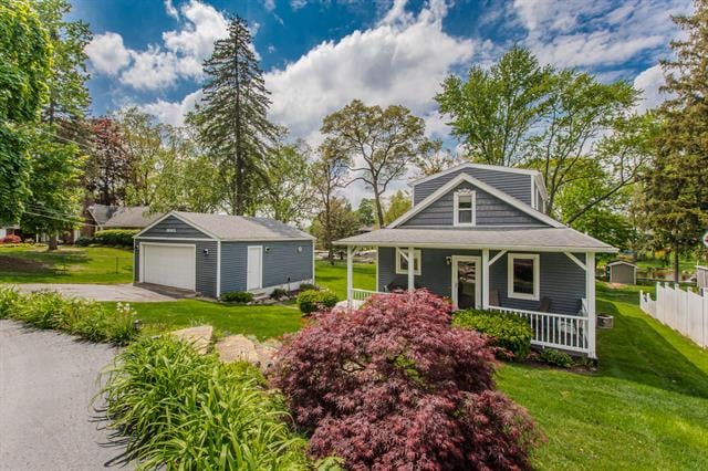 front view picture of 3063 Lansdowne Rd, Waterford, MI. 48329