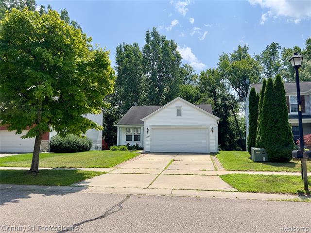 front view picture of 1631 Valdosta Cir, Pontiac, MI. 48340