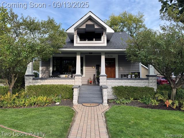 front view picture of 426 N Castell Ave, Rochester, MI. 48307