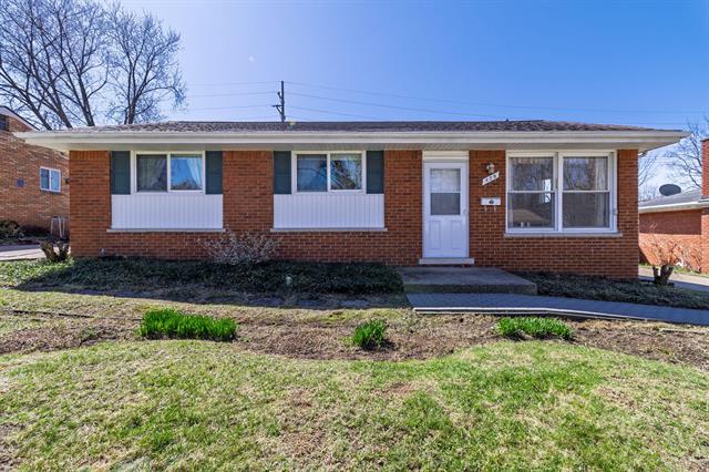 front view picture of 428 Meadow Ln, Rochester, MI. 48307