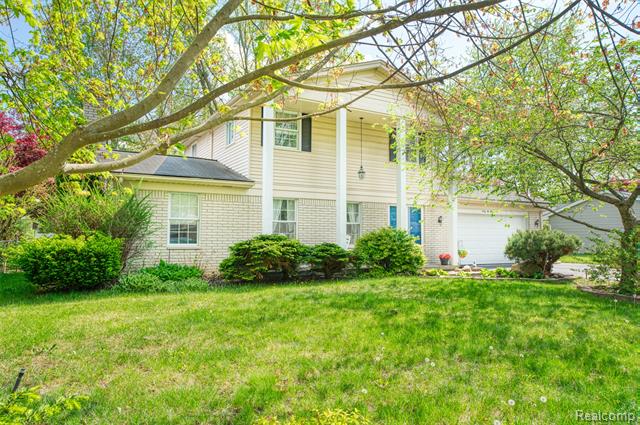 front view picture of 4231 Stanley Ct, Waterford, MI. 48329