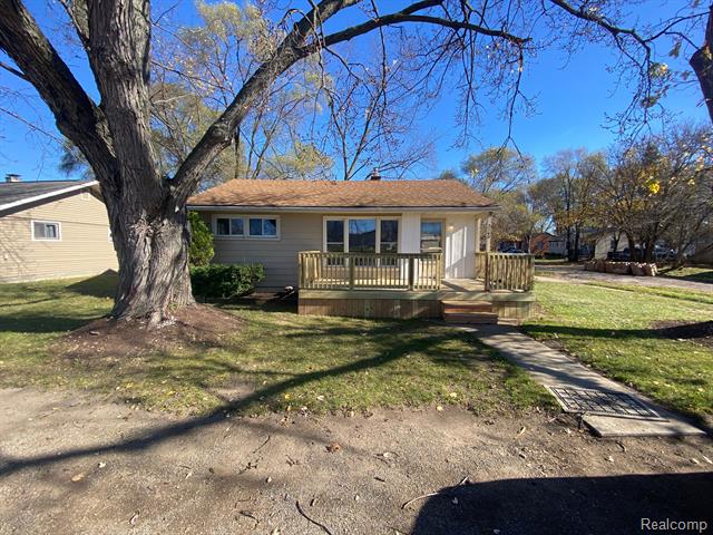 front view picture of 3160 Frembes Rd, Waterford, MI. 48329